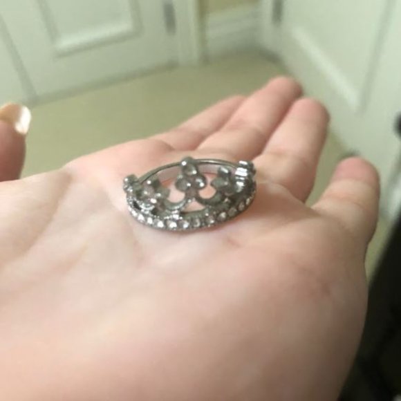 Crown Ring - Picture 3 of 4